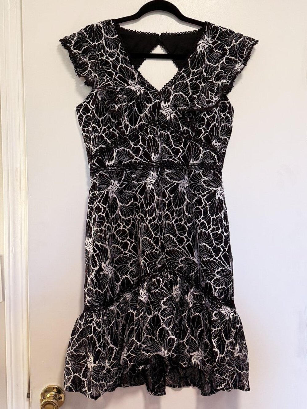 Adelyn Rae Black and White Floral Lace Mini Dress, M